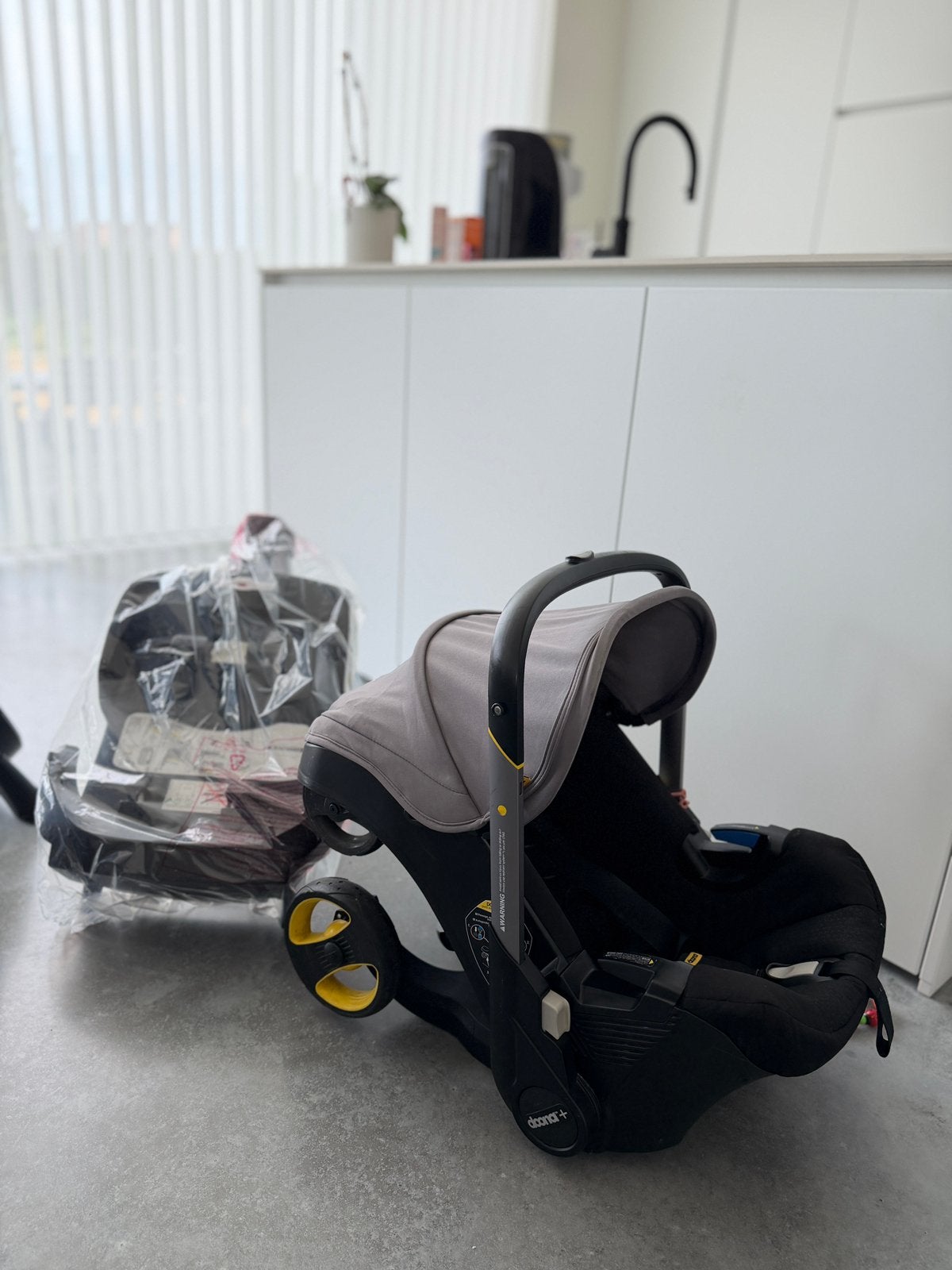 DOONA autostoel met 2 (!) auto isofix basisen, Comme neuf, Enlèvement, Ceinture de sécurité ou Isofix, Dossier amovible