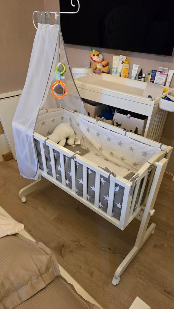 Babywieg / Wit met hemel, Kinderen en Baby's, Ophalen, Wieg