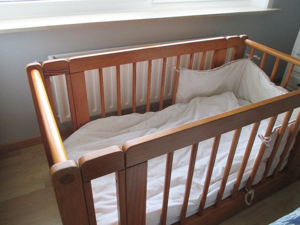Kinderbedje in hout, Matelas, Moins de 70 cm, Enlèvement, 180 cm ou plus