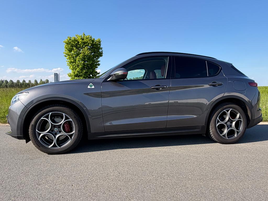 Alfa Romeo Stelvio, Cuir, Argent ou Gris, Achat, Phares entièrement LED