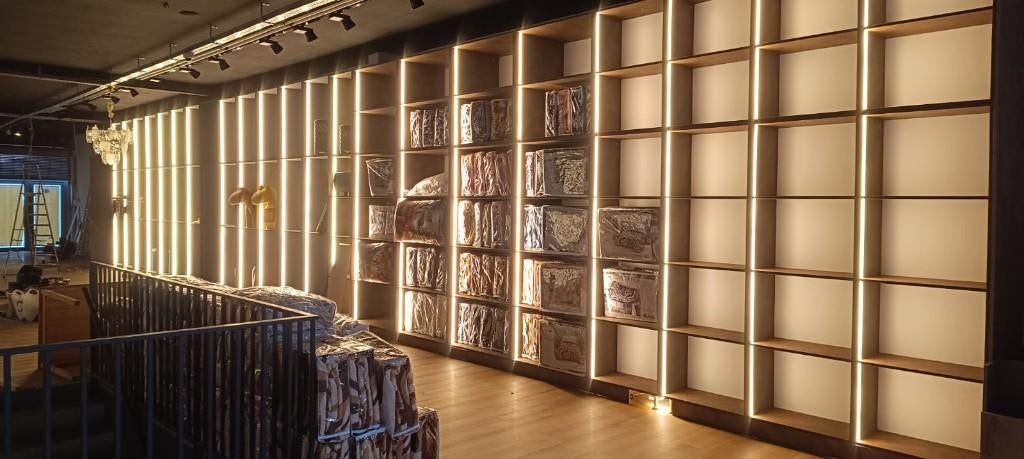 Meuble présentoir SHOWROOM sur mesure, Enlèvement