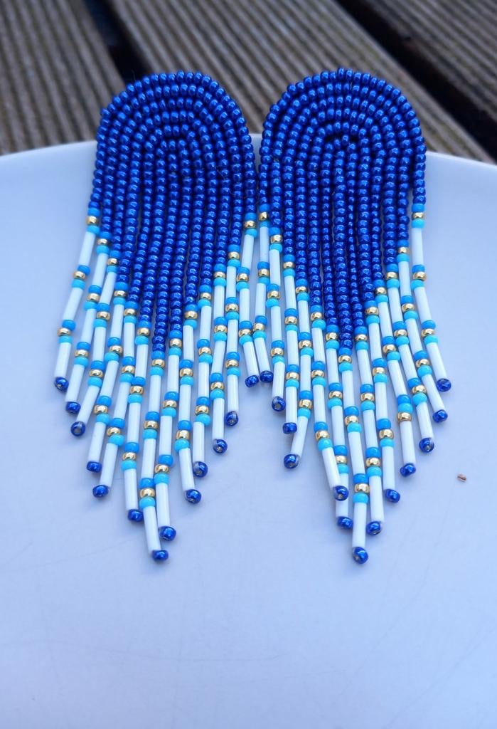 Boucles d'oreilles « arc-en-ciel » bleues brodées à clous et, Bijoux, Sacs & Beauté, Boucles d'oreilles, Enlèvement ou Envoi, Neuf