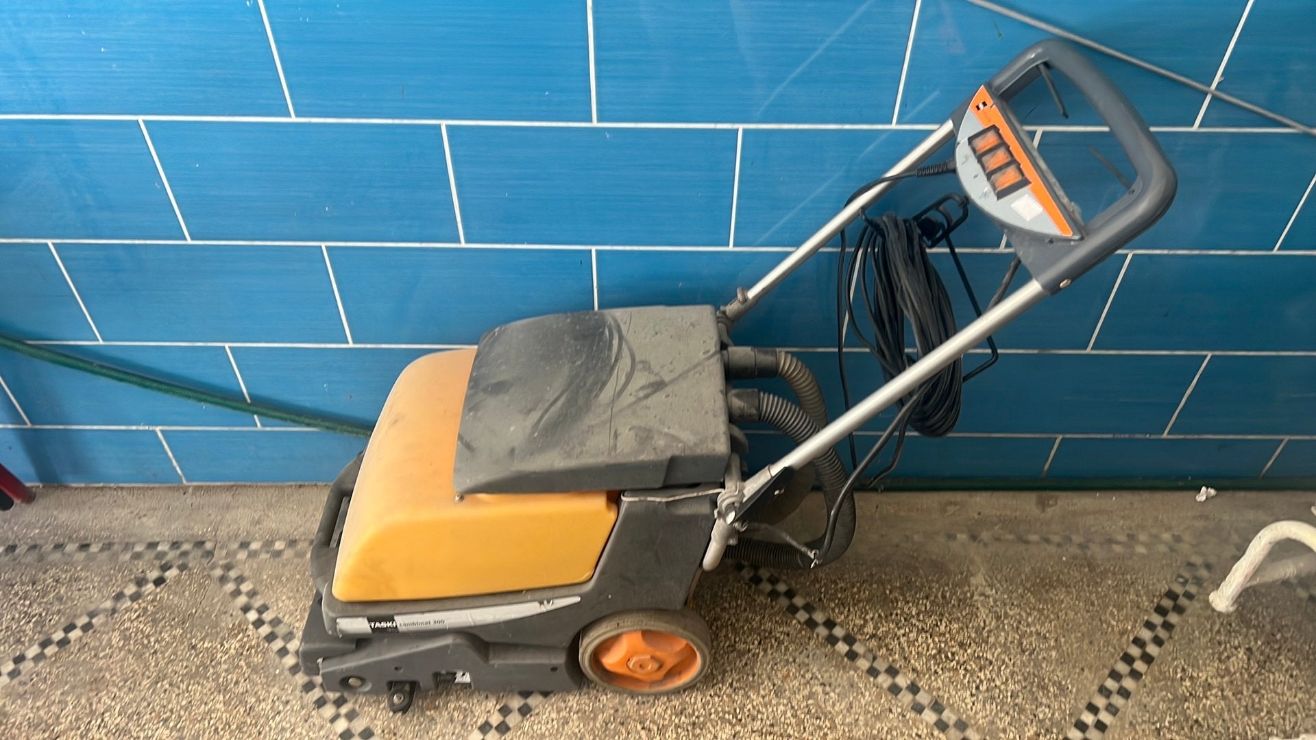 Auto laveuse taski combimat 300, Doe-het-zelf en Bouw, Ophalen, Gebruikt