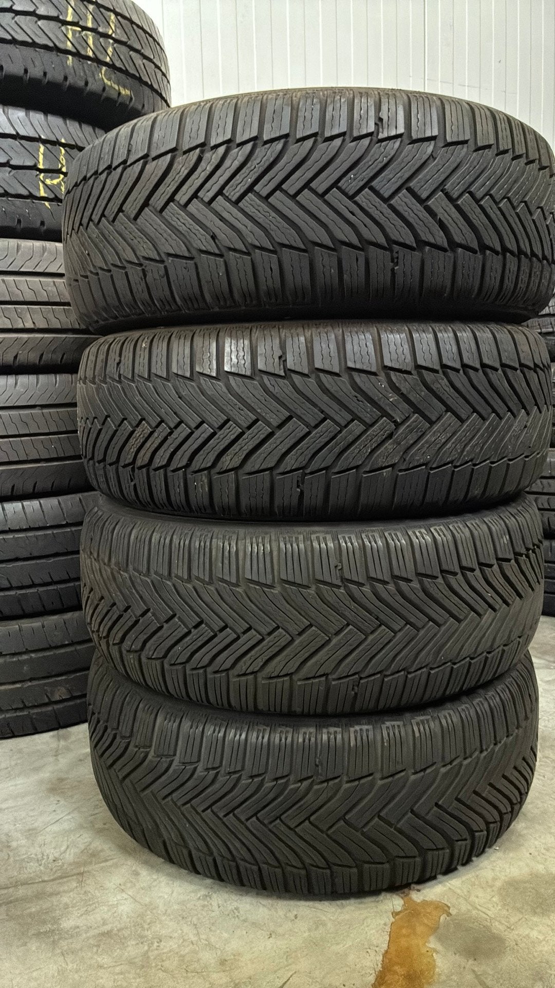Pneus d'hiver 2156016 215/60/16 215/60R16la marque Michelin, Enlèvement