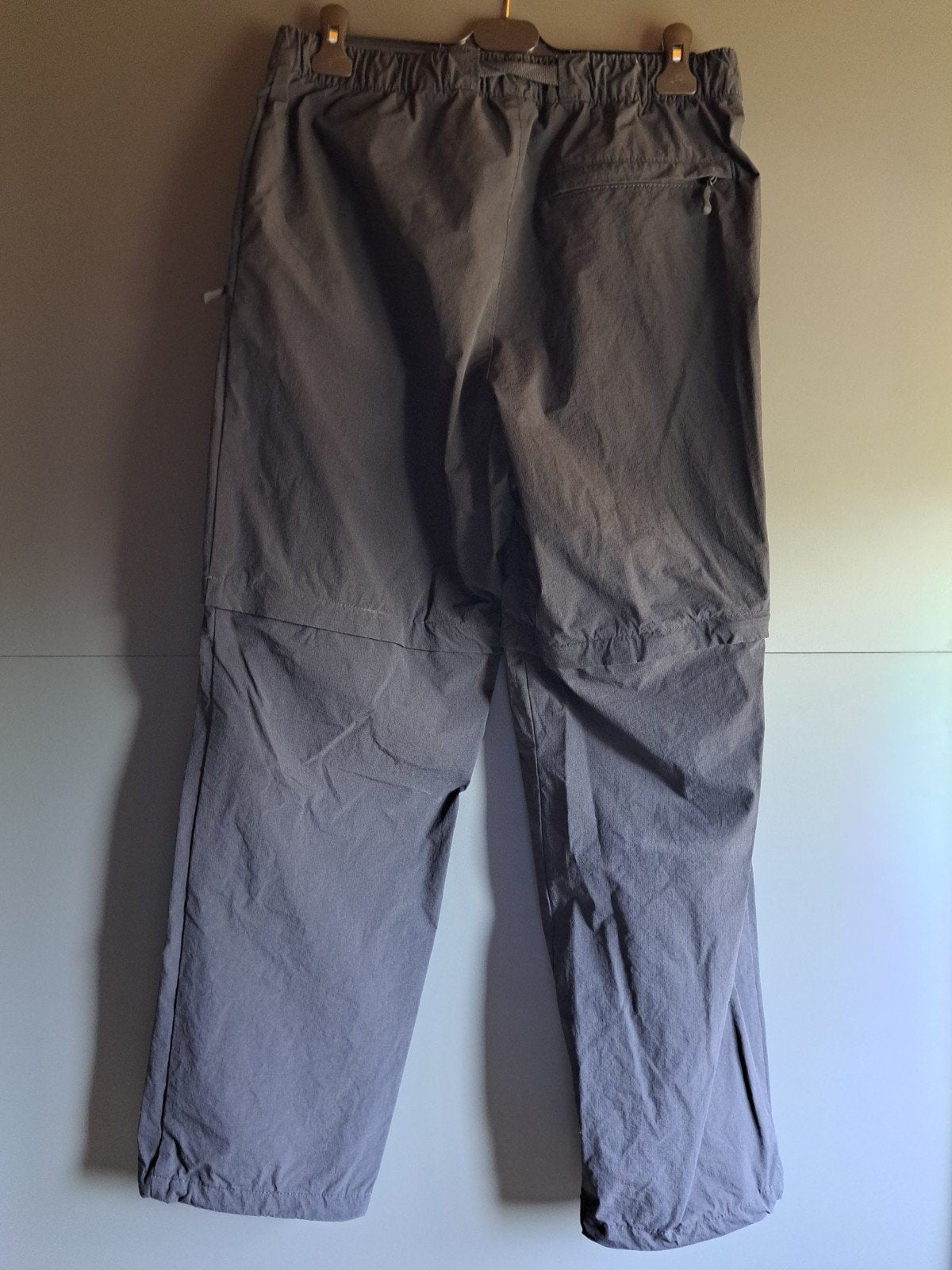 Zwarte broek, Ophalen