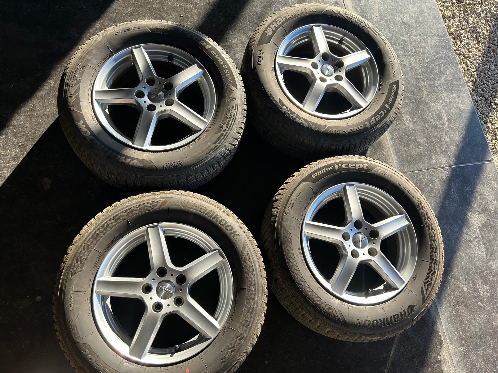 Jantes alu 16” avec pneus hiver 215/70R16 Hankook, Enlèvement, 16 pouces, Pneus hiver, Pneu(s)