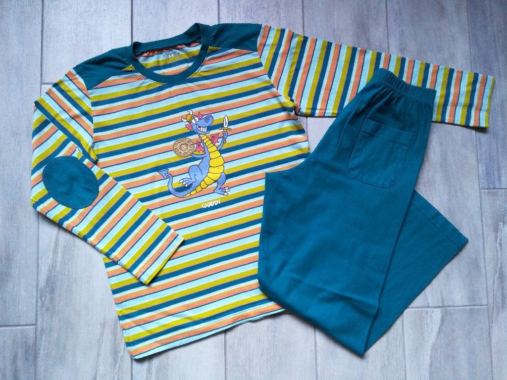 ★ M128 - Woody pyjama thema draak, Nacht- of Onderkleding, Ophalen of Verzenden, Zo goed als nieuw, Jongen