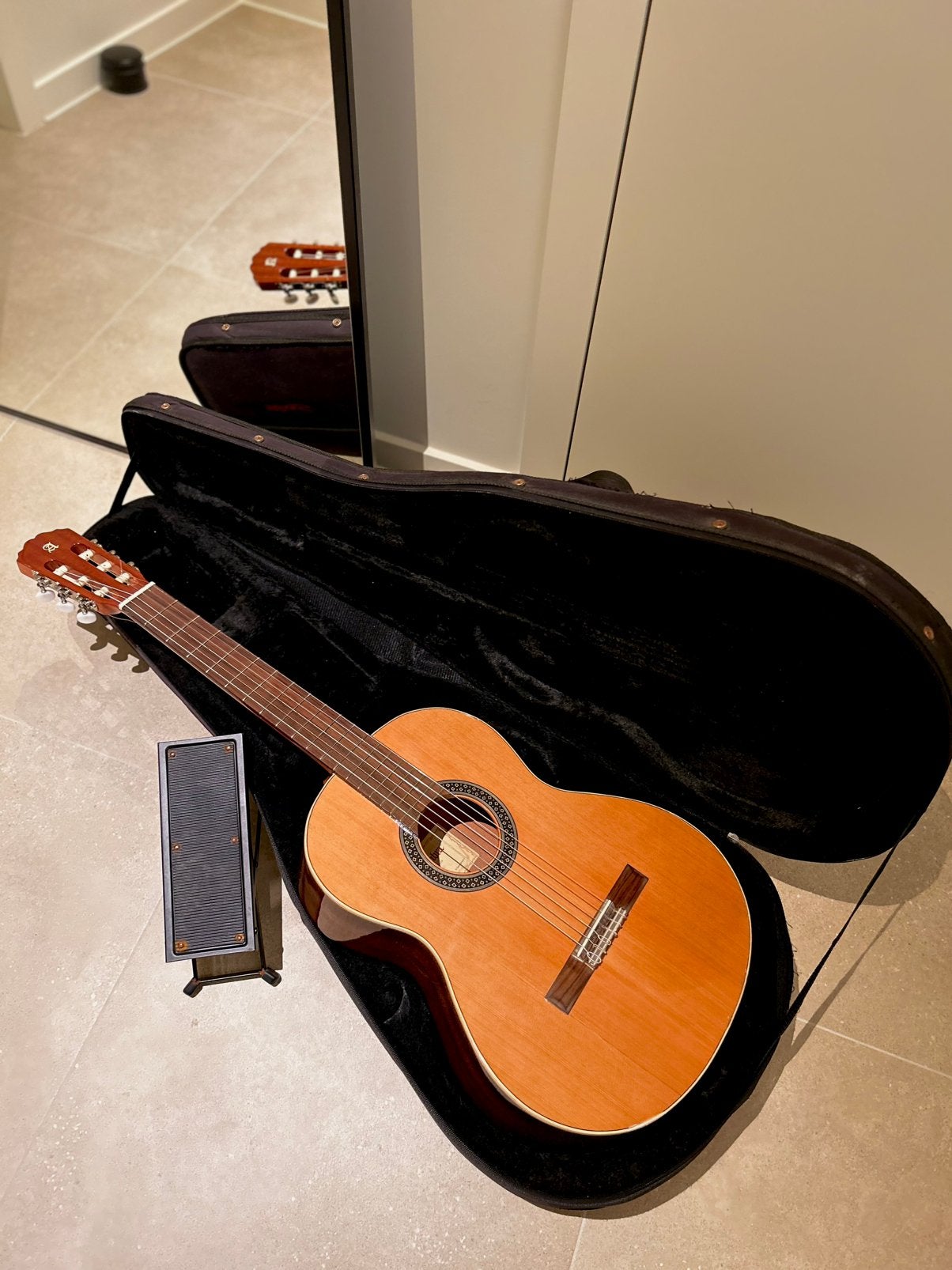 Alhambra 1C Klassieke Gitaar–Complete Set Koffer + Voetsteun, Musique & Instruments, Enlèvement, Comme neuf