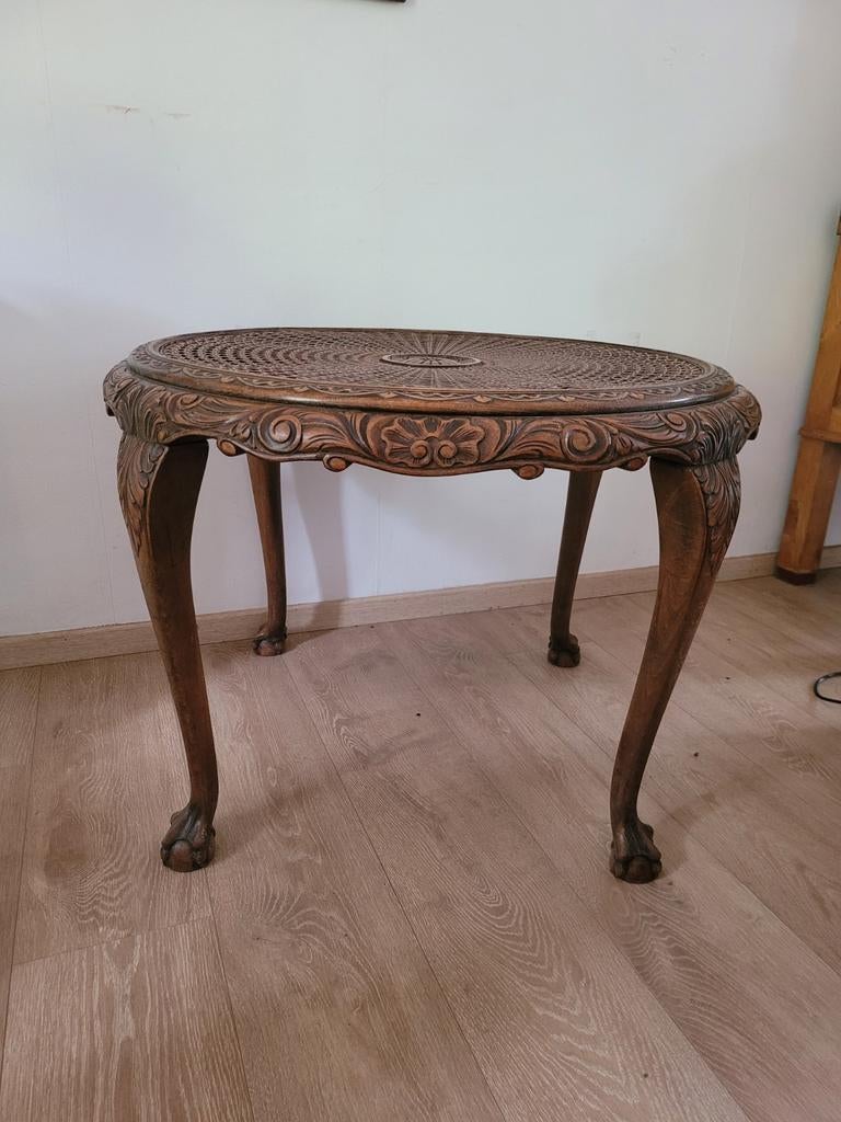 Oude gecanneleerde tafel, Ophalen