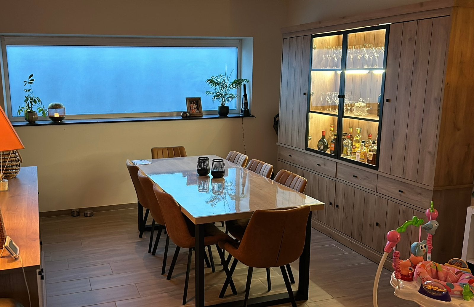 Complete eetkamer zo goed als nieuw + 8 stoelen!, Huis en Inrichting, Stoffering | Vloerbedekking, Ophalen, Zo goed als nieuw