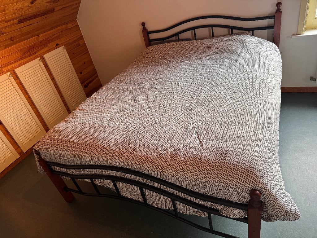 lit double avec sommier à lattes et matelas, Stijlvol klassiek, Comme neuf, Enlèvement, Deux personnes
