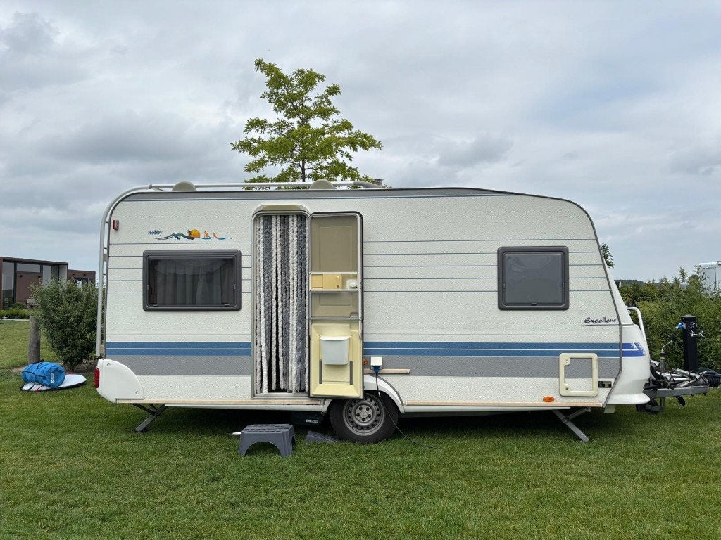 Hobby Excellent Easy, Caravans en Kamperen, Caravans, Particulier, tot en met 4, 750 - 1000 kg, Rondzit, Hobby, Frans bed, Omvormbare zithoek