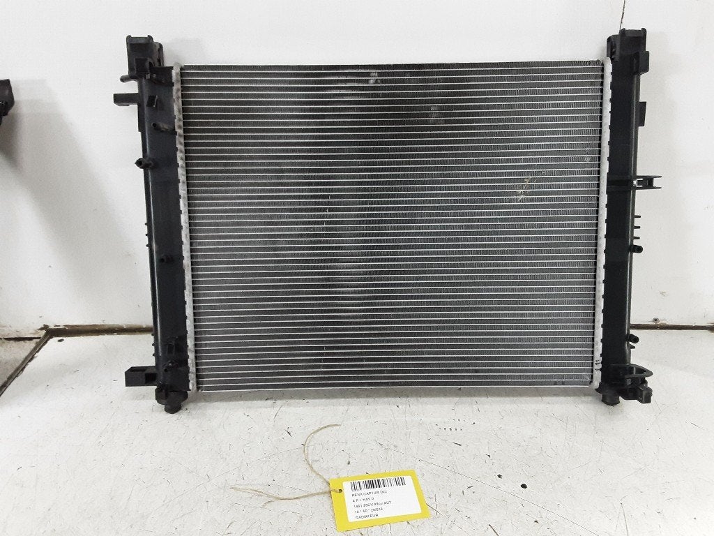 RADIATEUR Renault Captur I (2R) (01-2013/-) (21411B681BK), Gebruikt, Renault, Peter-Huppertz-Straße 5
51063  Köln, DE, Dialog.deutschland@renault.de