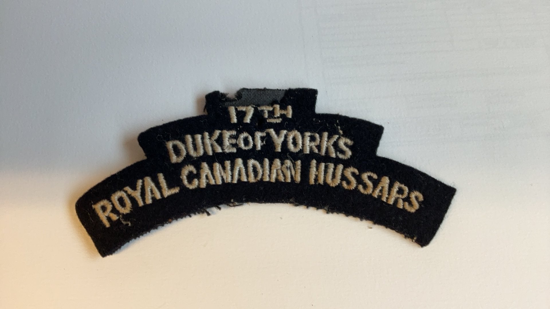 Originel Canadees mouwembleem 17th DYRCH, Verzamelen, Militaria | Tweede Wereldoorlog, Ophalen of Verzenden