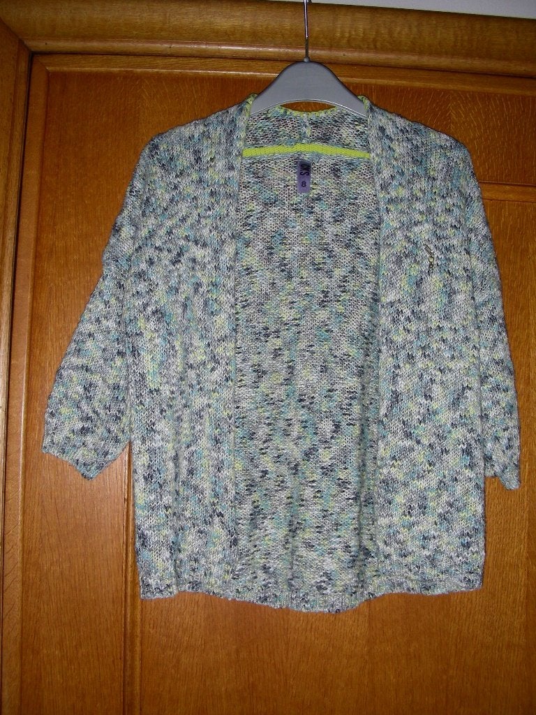Warme cardigan met 3/4 mouwen, CKS, Maat 128, 8 jaar, Kinderen en Baby's, Kinderkleding | Maat 128, Meisje, Ophalen of Verzenden
