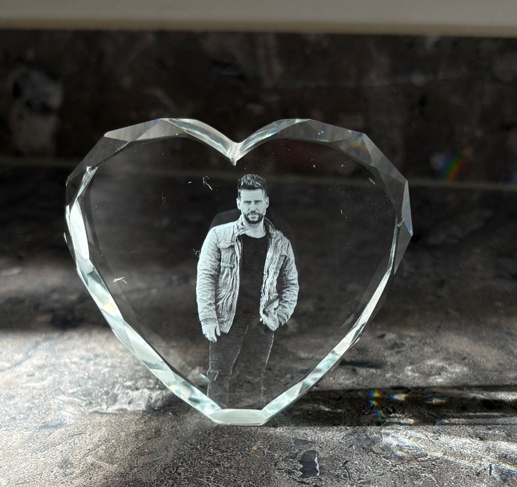 0c. Exclusieve merchandise Dan Ewing - Gegraveerd hart, Huis en Inrichting, Ophalen of Verzenden, Nieuw, Glas, Landelijk