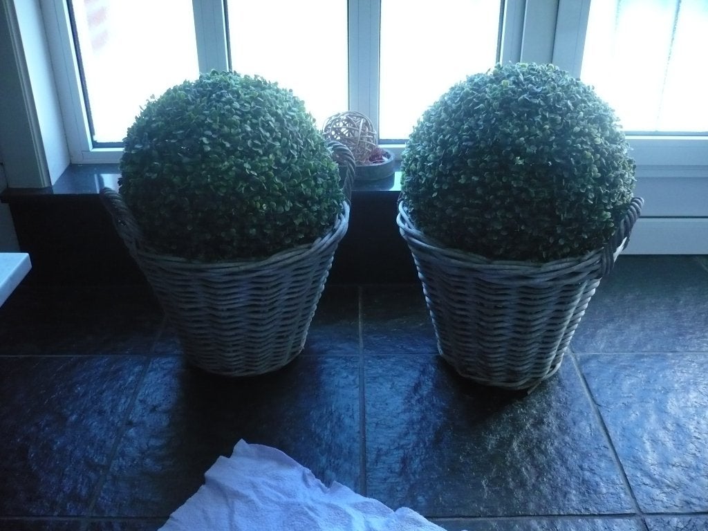twee rieten manden met groene baldecoratie, Ophalen, Zo goed als nieuw, Riet, Mand