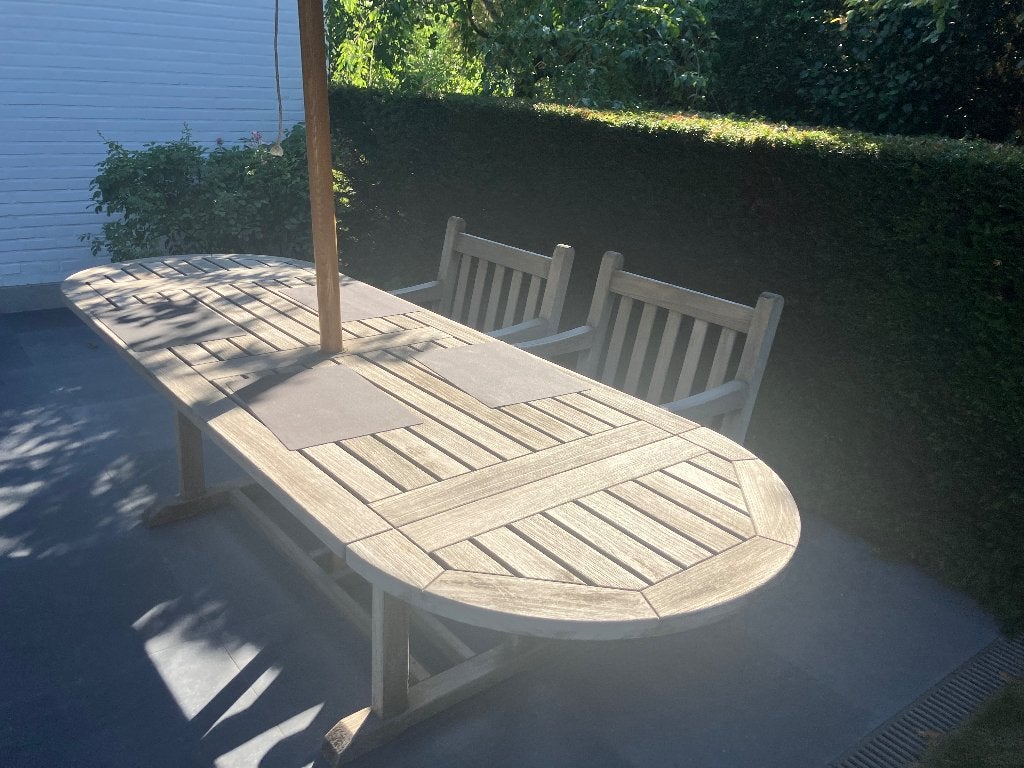 Mooie grote houten tuintafel en 4 stoelen van Gloster, Jardin & Terrasse, Enlèvement, Utilisé, Ovale, Bois