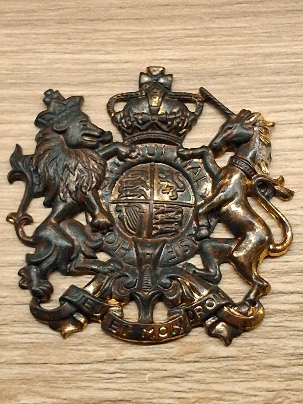 Emblème du chapeau britannique : corps des services généraux, Envoi