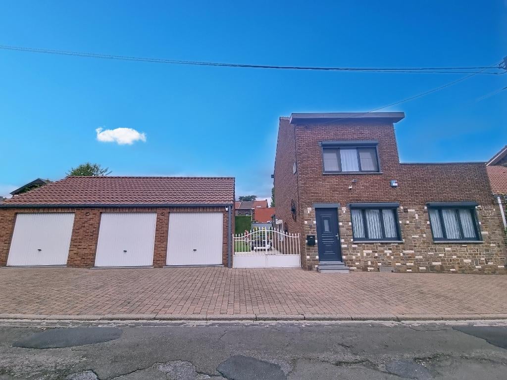 À VENDRE – Maison coup de cœur à Montignies-sur-Sambre, Immo, 647 kWh/m²/an, 148 m², 75397 kWh/an, 500 à 1000 m²