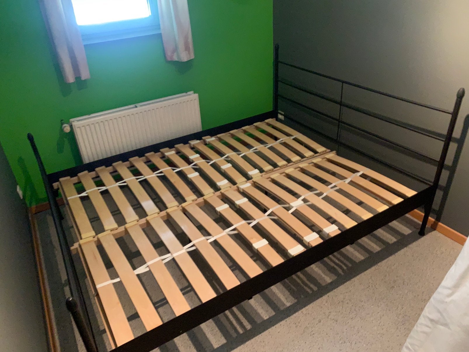 Metalen frame bed met 2 aparte verstelbare lattenbodems, Huis en Inrichting, Slaapkamer | Bedden, Ophalen, Zo goed als nieuw, Zwart