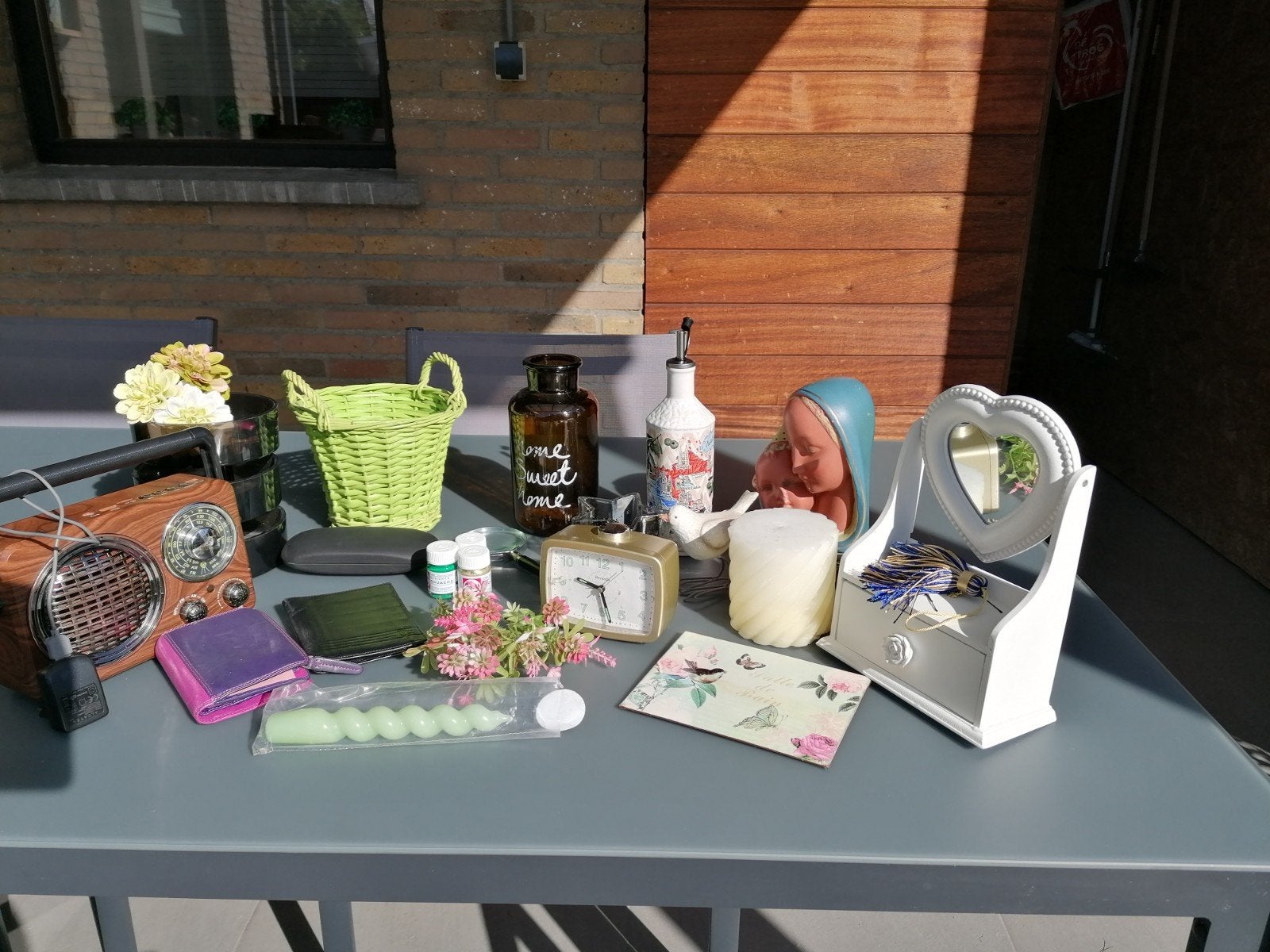 allerlei rommelmarktgerief, Enlèvement