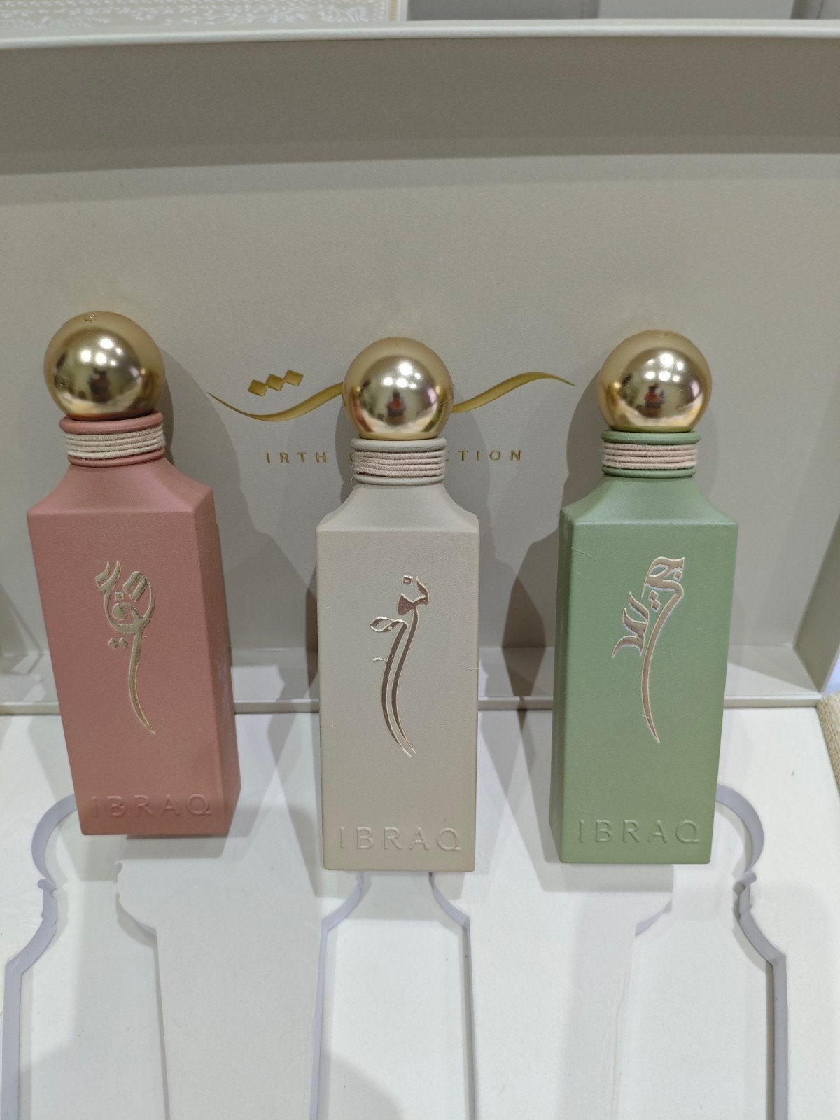 Ibraq Irth, Collections, Parfums, Enlèvement