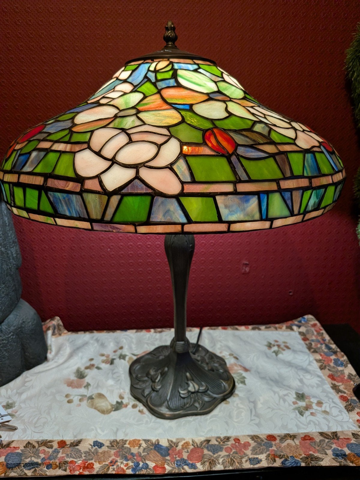Lampe Tiffany / vitrail / pied en bronze, Maison & Meubles, Enlèvement, Lampe Tiffany