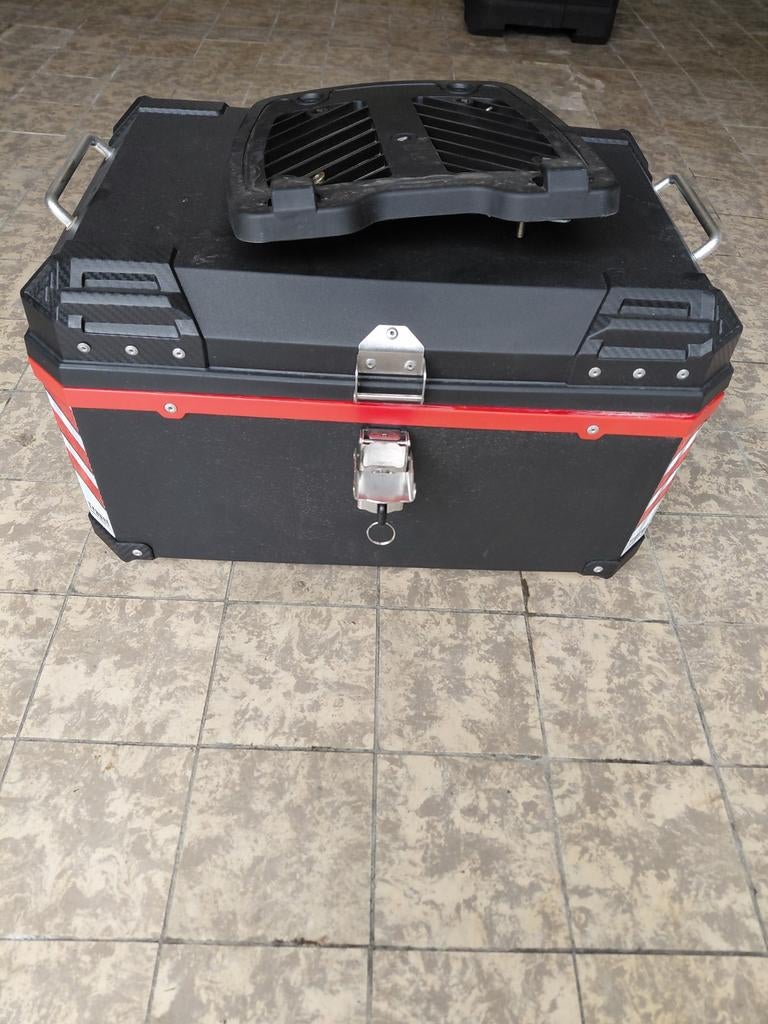 Topcase moto pour 2 casques integraux, Motos, Accessoires | Autre, Enlèvement