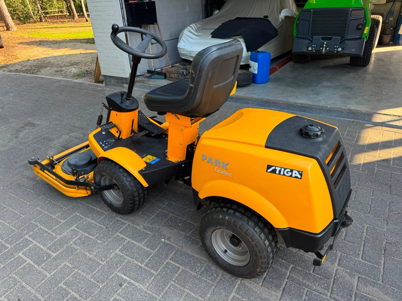 Stiga frontmaaier, Ophalen, Gebruikt, Elektrische starter, 90 tot 120 cm
