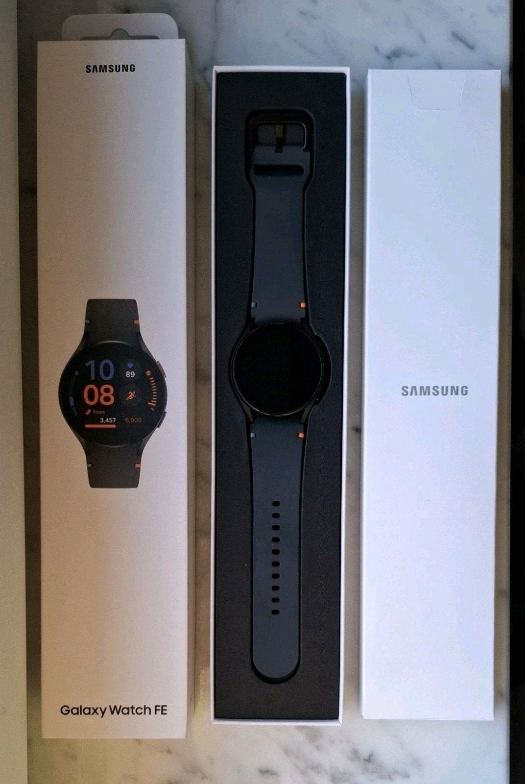 Samsung Galaxy Watch FE 40mm, Bijoux, Sacs & Beauté, Montres connectées, Comme neuf, Android, Noir, Distance, État, GPS, Battement de coeur