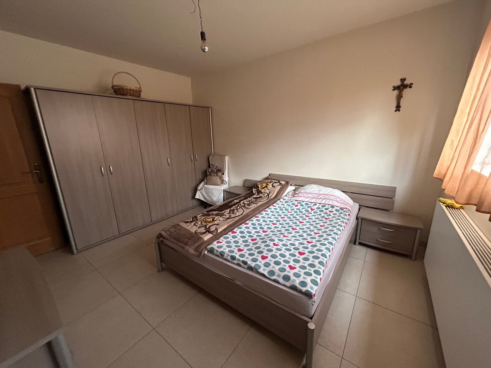 Bed,nachtkastjes,klerenkast,kastje met spiegel,zetel, Antiek en Kunst, Ophalen