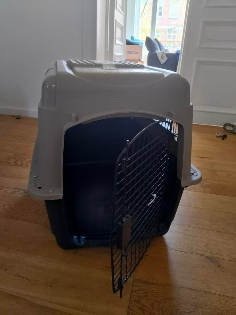 Dog Carrier, Ophalen