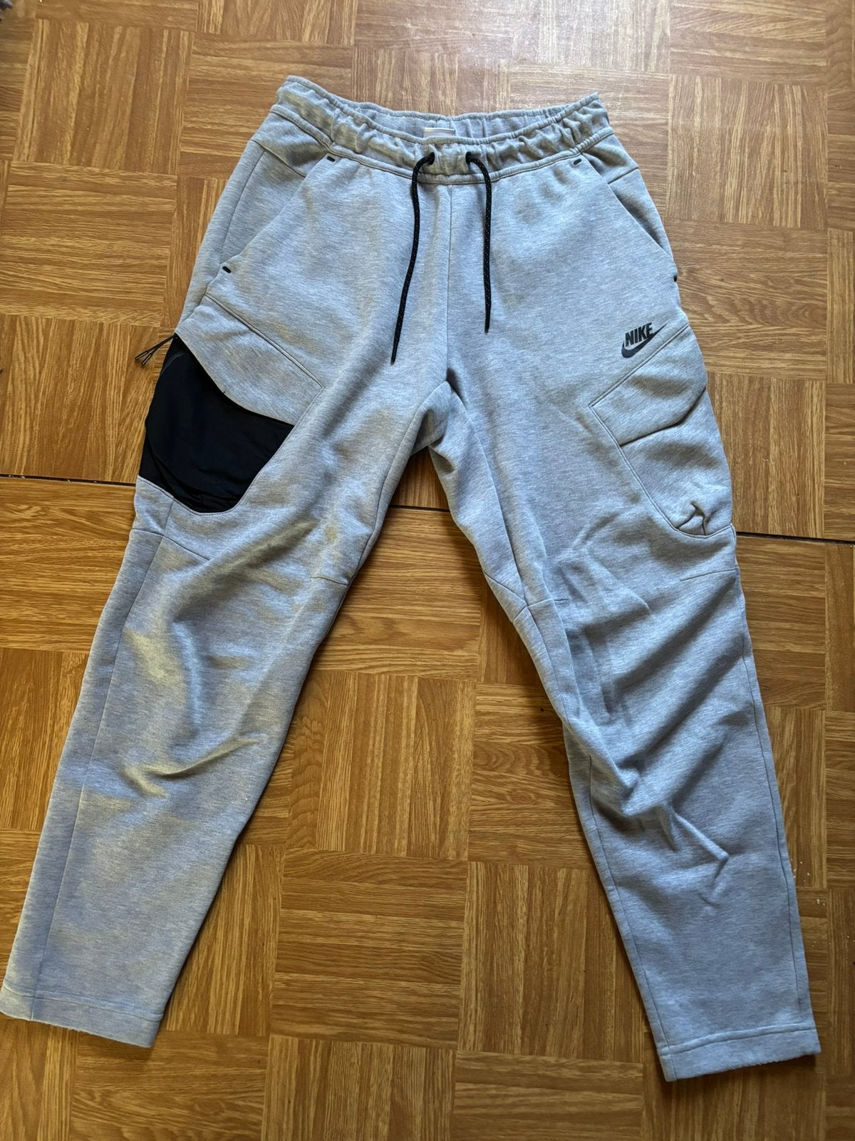 Cargo en polaire Nike Tech, Enlèvement ou Envoi, Comme neuf, Taille 48/50 (M), Gris