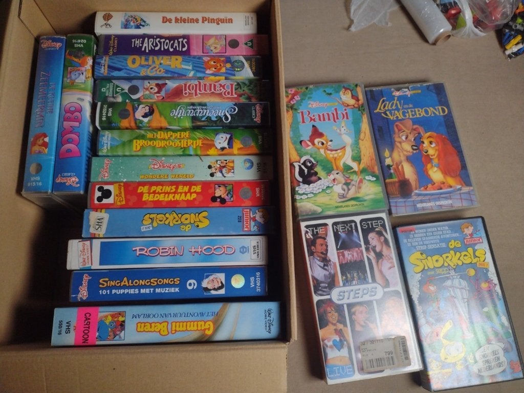 lot vhs disney aristocats bambi vagebond steps dombo snorkes, CD & DVD, Enlèvement, VHS