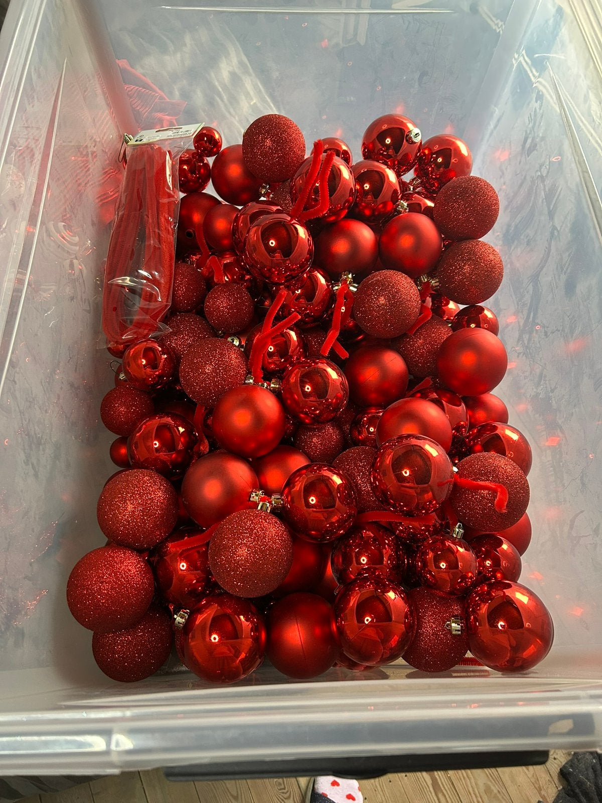 Kerstballen rood, Ophalen