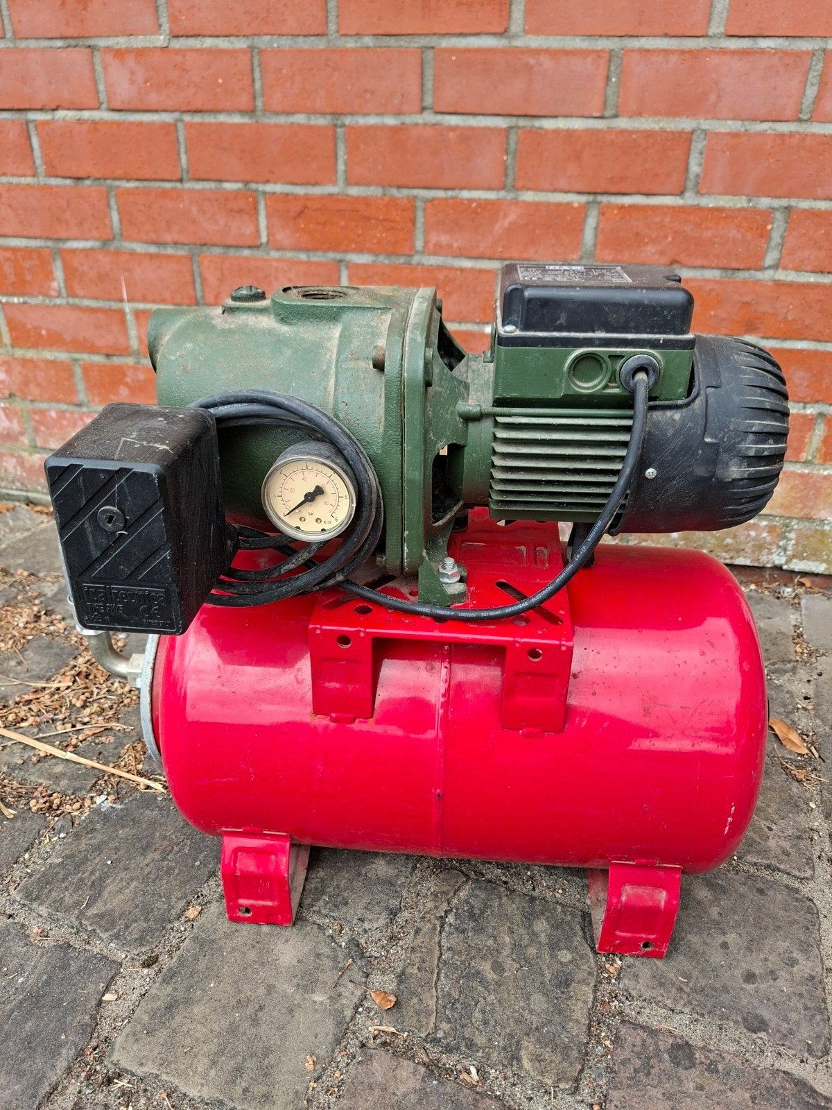 DAB zelfaanzuigende regenwaterpomp, Ophalen, Gebruikt, Elektrisch, Hydrofoorpomp