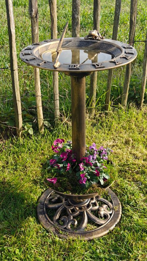 Waterschaal op Voet met Bloempot