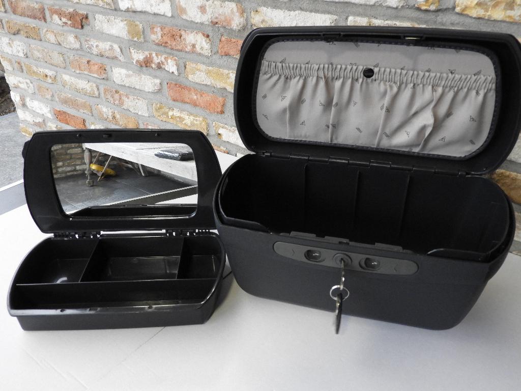 Beauty Case, Toilet Koffer, Ophalen of Verzenden, Zo goed als nieuw, Hardcase, Met slot