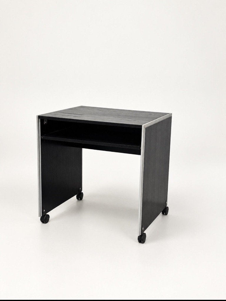 Zwart bureau op wieltjes met aluminium rand, Huis en Inrichting, Ophalen of Verzenden, Gebruikt, Zwart