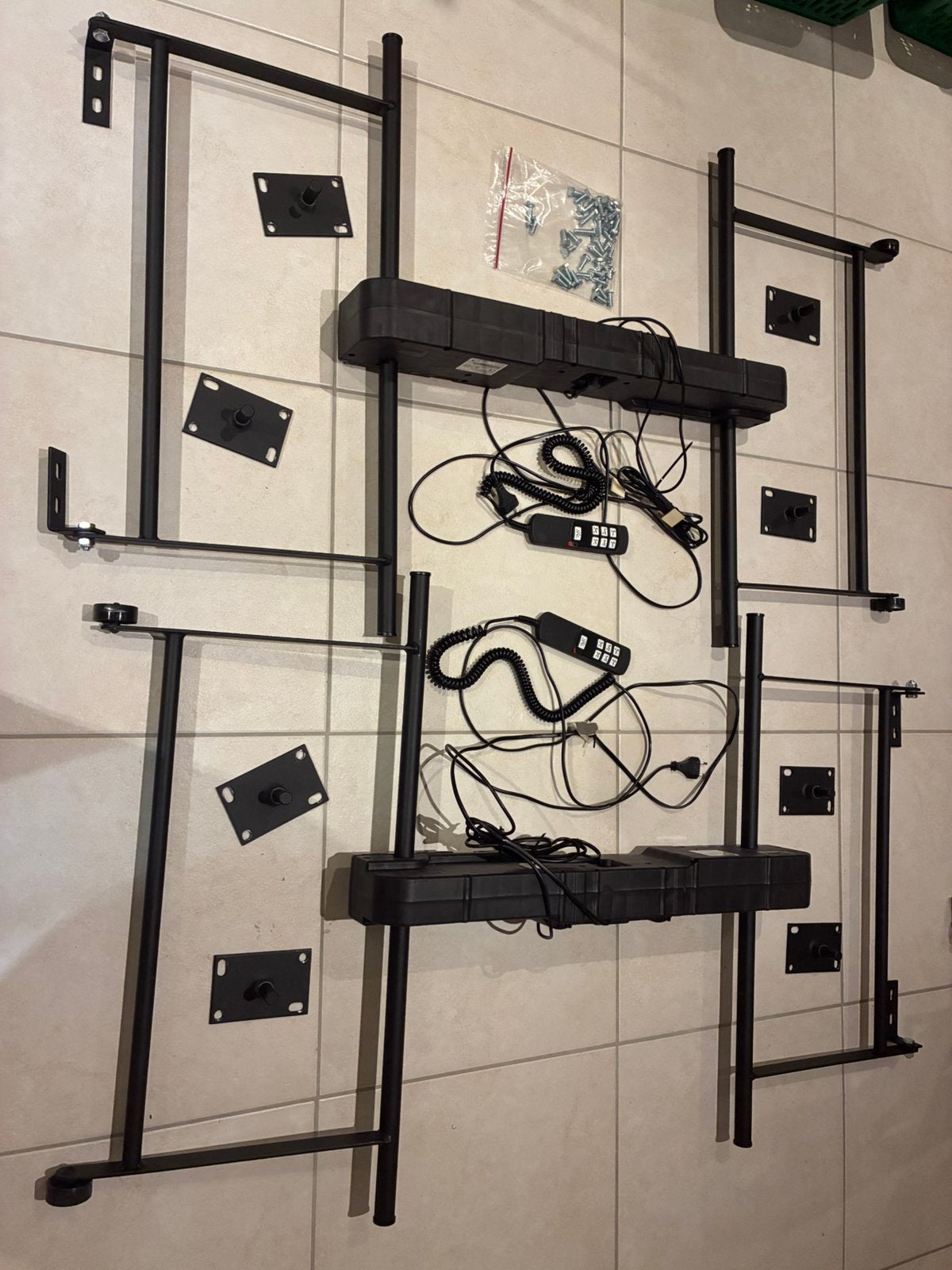 IMOSS M60201 railsysteem professionele kwaliteit bijna nieuw, Huis en Inrichting, Woonaccessoires | Wandplanken en Boekenplanken