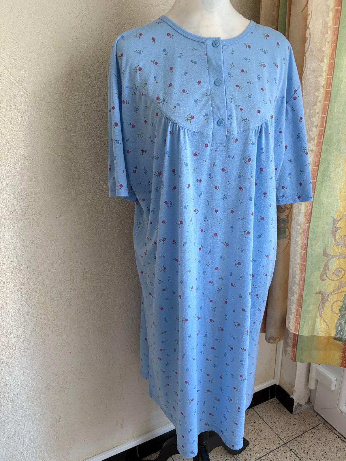 Blauw nachthemd/nachtjapon met kleine bloemen XL/2XL, Kleding | Dames, Pyjama's, Ophalen of Verzenden, Zo goed als nieuw