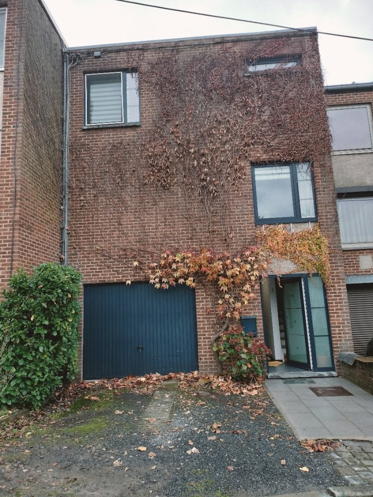 Huis op de eerste verdieping, grote tuin, 3 slaapkamers, Provincie Henegouwen, La Louvière, 3 kamers, Tussenwoning
