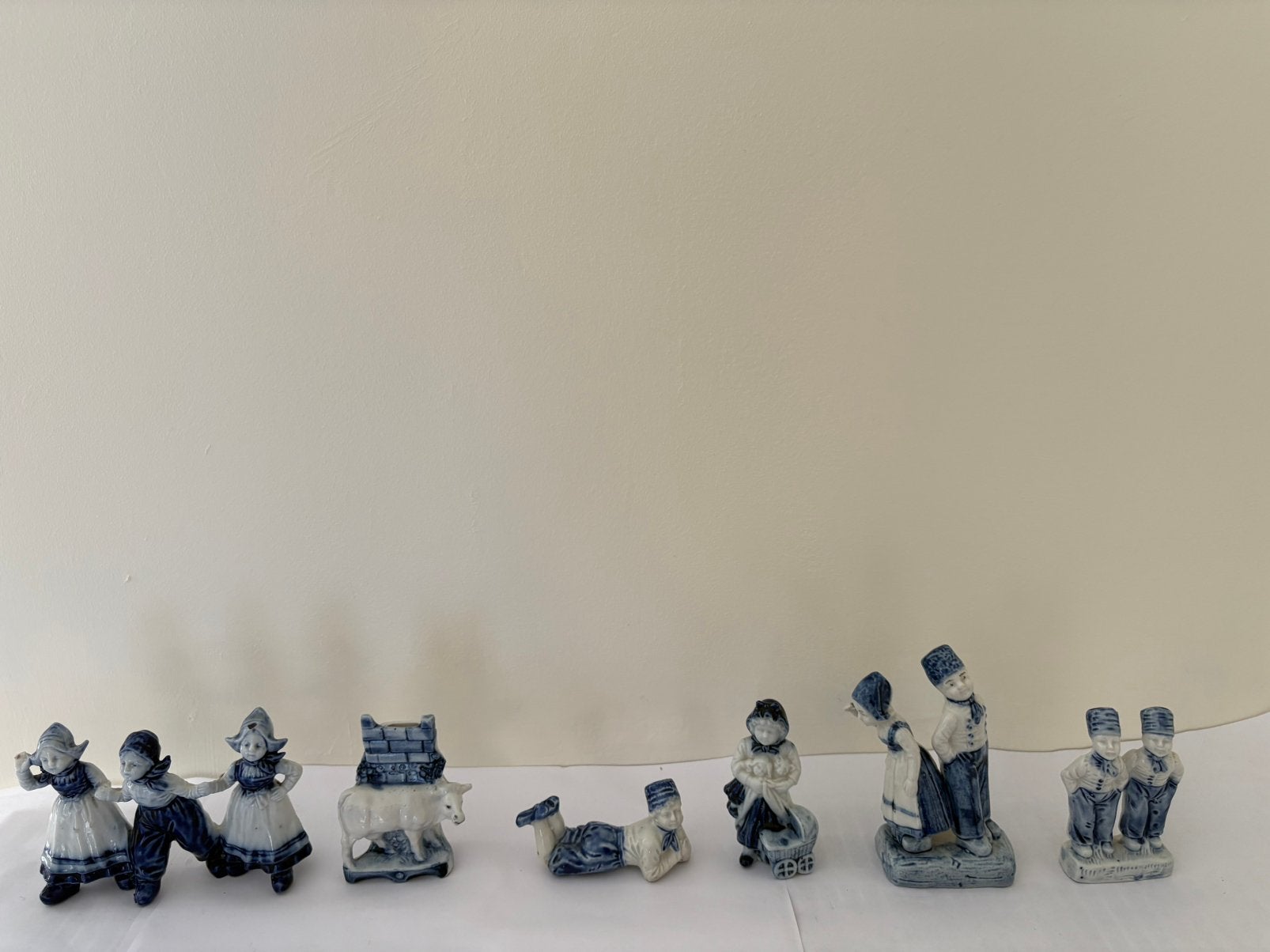 Lot de 6 figurines anciennes en porcelaine - Style Delft, Enlèvement ou Envoi, Utilisé