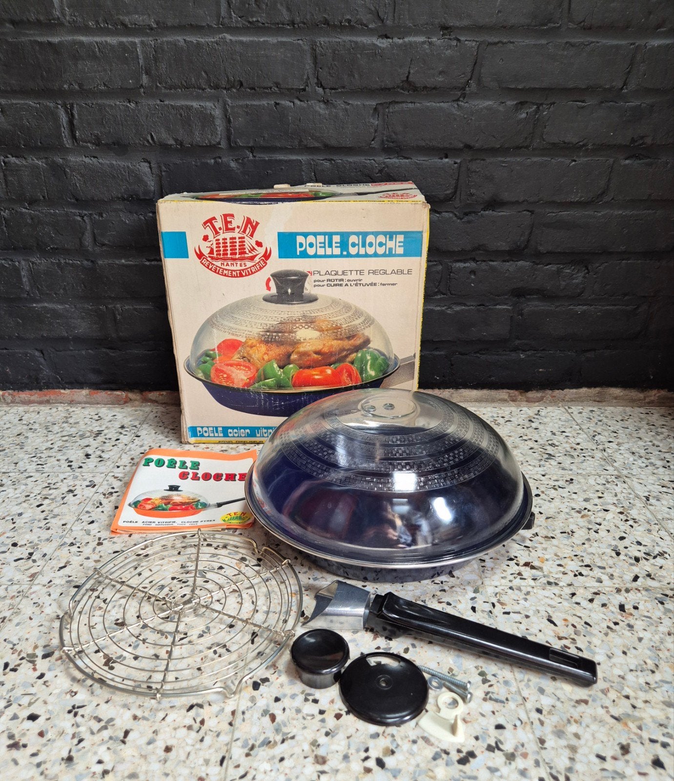 vintage , nieuw , poule cloche , kip braadpan🍗🧅🍅🥕🥔, Ophalen, Braadpan, Met deksel, Nieuw