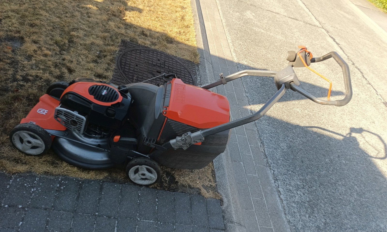 Husqvarna Benzine grasmaaier LC 53 B e Comfort Cruise, Ophalen, Cirkelmaaier, Gebruikt, Opvangbak