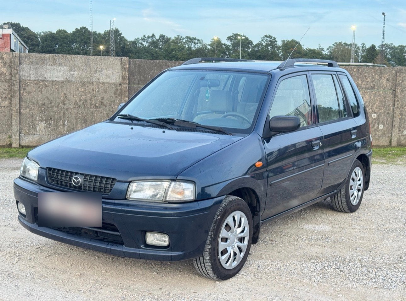 Mazda Demio 1.3 Essence — 1999  175 252 km Très économique, Autos, Beige, Boîte manuelle, Entretenue par le concessionnaire, 1324 cm³
