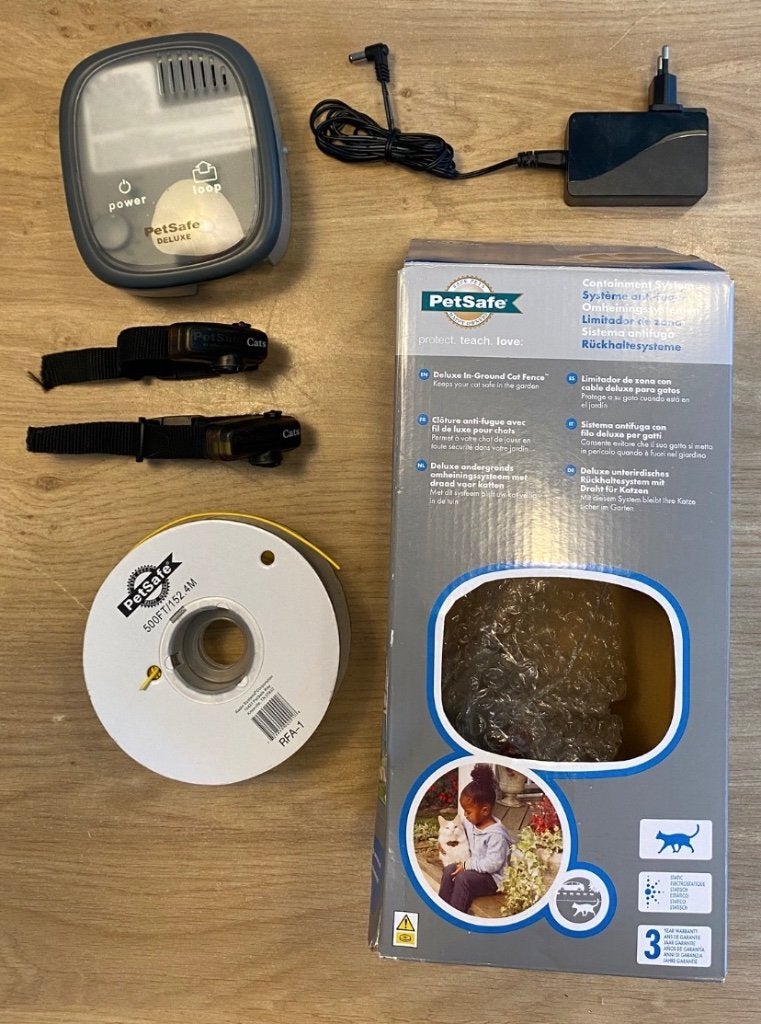 PetSafe Omheiningssysteem (Cat Fence) + 2 Halsbanden, Dieren en Toebehoren, Ophalen, Gebruikt
