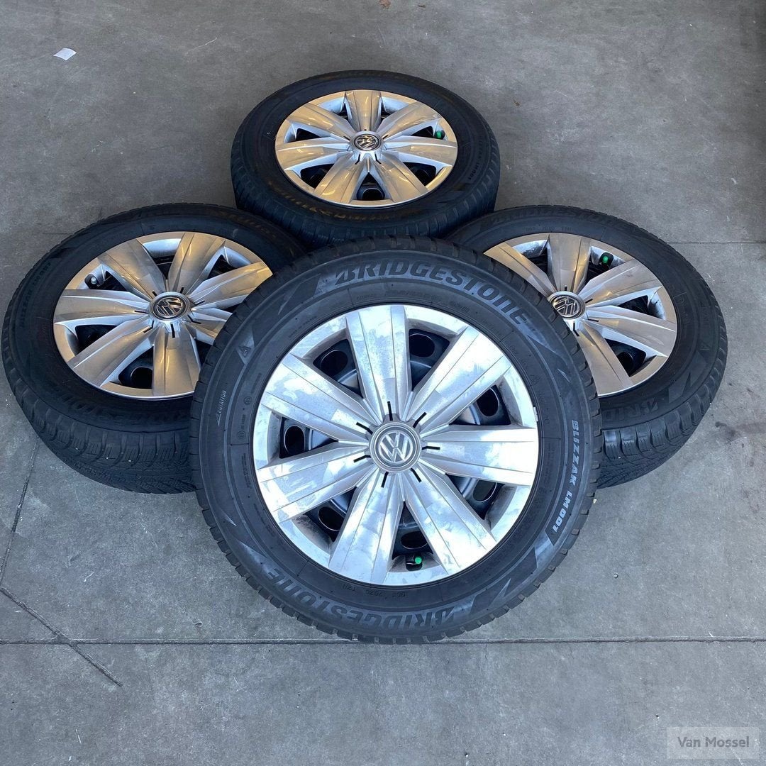 VW T-Roc Bridgestone Blizzak LM001 205/60/R16 92H, Auto-onderdelen, Banden en Velgen, Banden en Velgen, Winterbanden, 16 inch