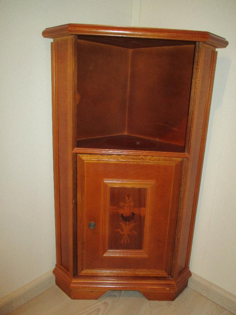 hoekkastje, Ophalen